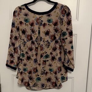 RW & Co Women’s Blouse with navy blue trim